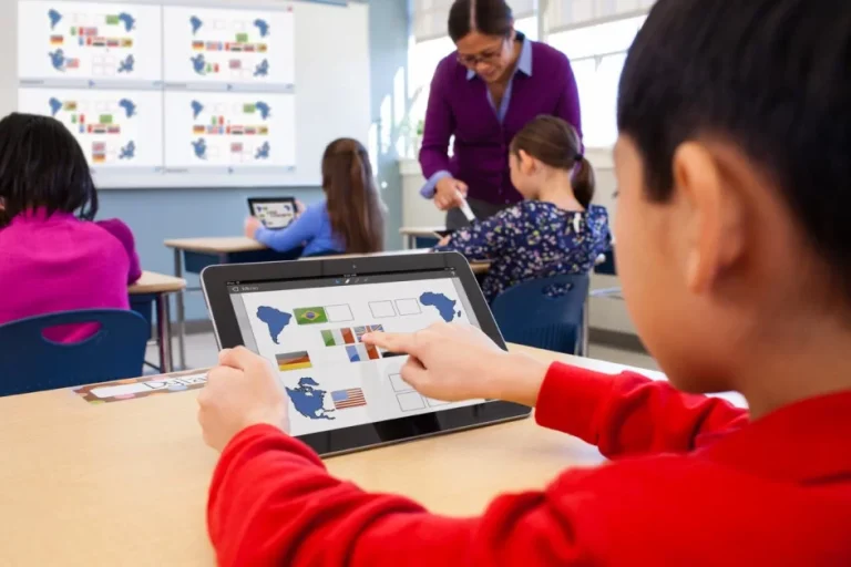 How to Choose the Best Interactive Flat Panel for Your Coaching Institute Interactive class management flat panel display